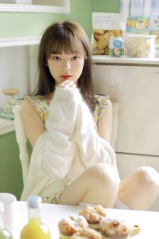 美女被挠痒痒